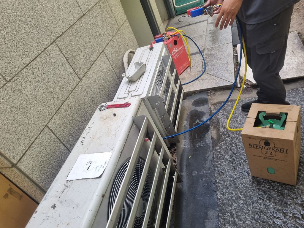 LG 실외기 R-22 냉매 충전 작업 현장